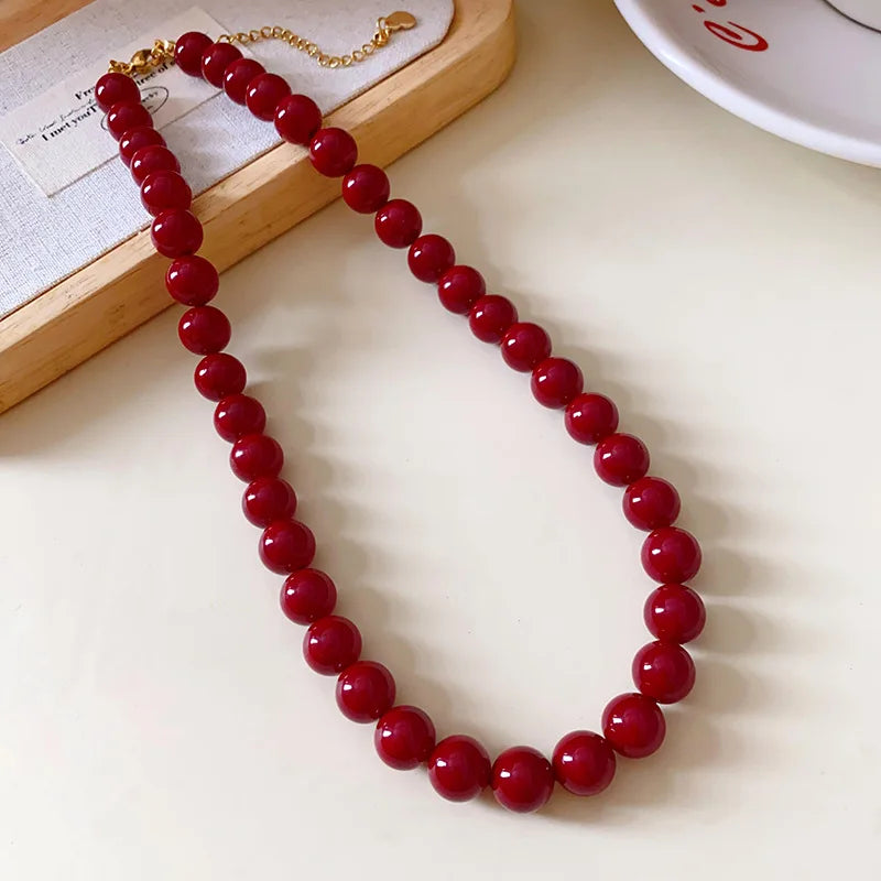 Red Round Glass Bead Necklace – Retro Collarbone Chain for Women, Vintage-Inspired Fashion Jewelry & Everyday Accessories
