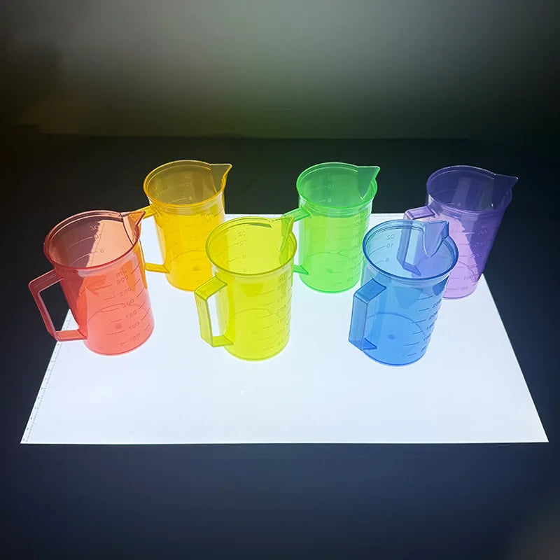 Kit de jeu sensoriel Montessori sable et eau – Jouet d'apprentissage STEM ouvert avec gobelets doseurs arc-en-ciel, entonnoirs, pelles, pinces et tuyaux, jouet d'activité créative en extérieur pour enfants