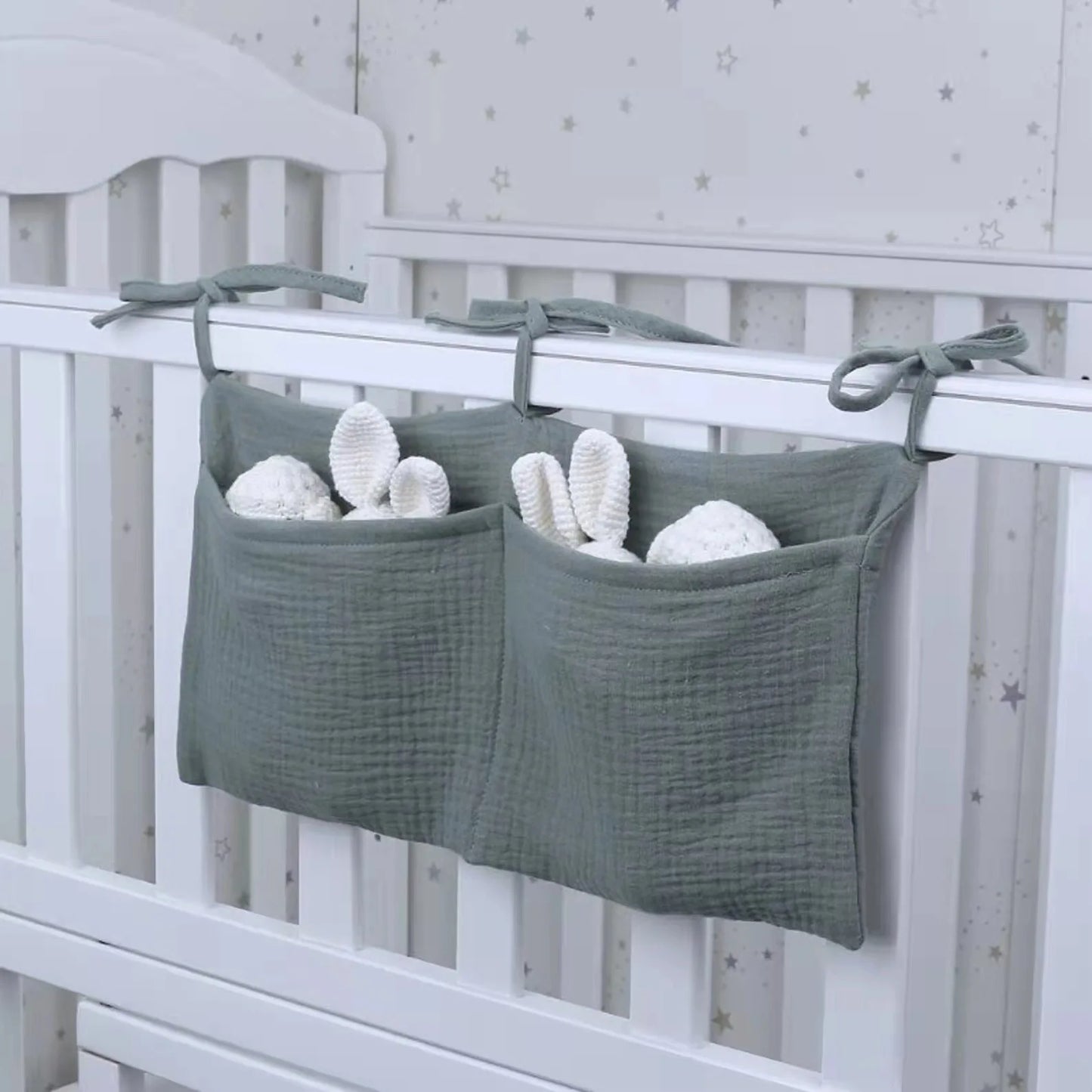 Organizador Colgante para Cuna de Bebé – Cesta de Almacenamiento para Mesita de Noche con 2 Bolsillos para Pañales, Juguetes, Ropa y Artículos Esenciales para Bebés