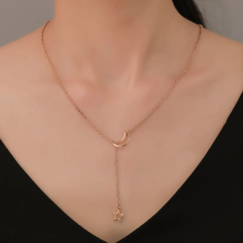Gargantilla con colgante de luna y estrella dorada – Cadena minimalista de aleación con dije para mujer | Regalo de joyería de moda para fiesta