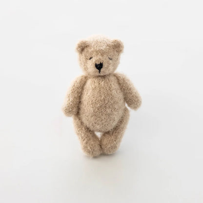 Accessoire Photo Ours en Peluche Tricoté Fait Main – Adorable Poupée Animal en Mohair au Crochet pour Séances Photo de Nouveaux-Nés & Stylisme Studio