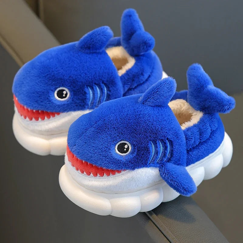 Pantuflas de peluche de tiburón de dibujos animados para niños, cálidas, antideslizantes, zapatos de casa de invierno para niños y niñas