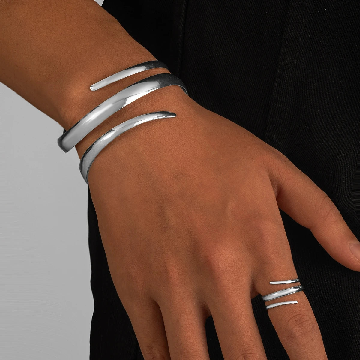 2Pcs Women’s Fashion Geometric Open Bracelet Ring Set Simple Design Trend Holiday Party Gift