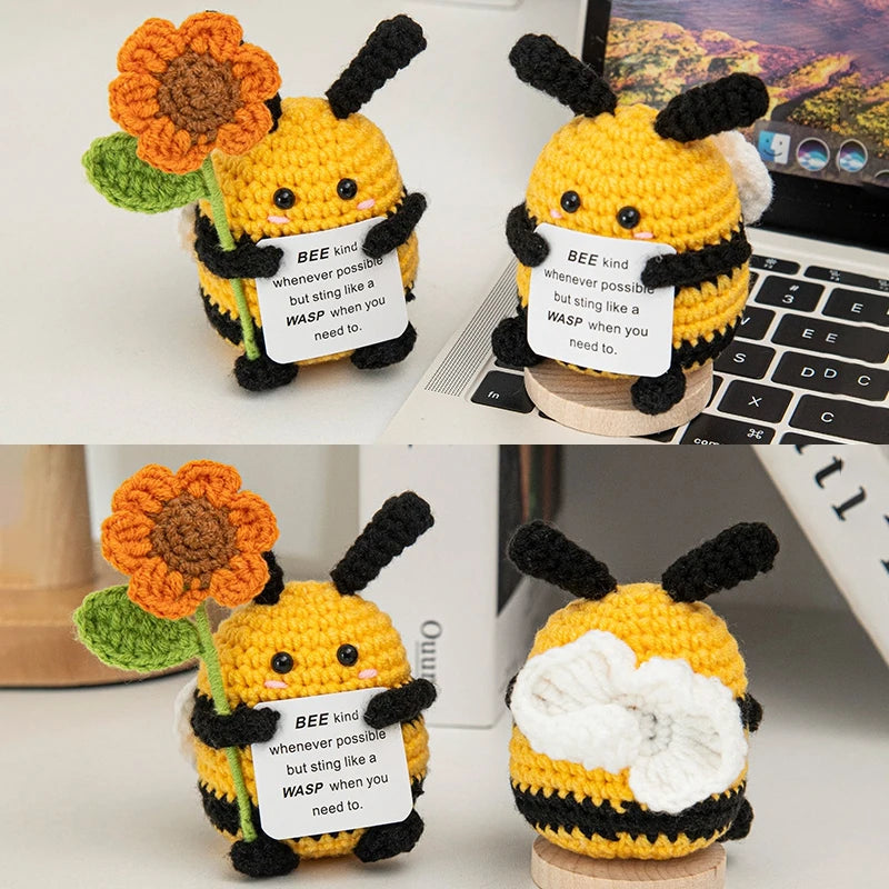 Poupée à énergie positive tissée à la main – Figurine en crochet de légumes et d'animaux avec carte de câlins, cadeau de festival fait à la main et artisanat de décoration intérieure créatif