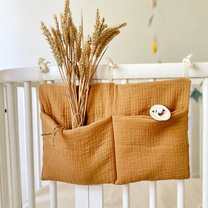 Organizador Colgante para Cuna de Bebé – Cesta de Almacenamiento para Mesita de Noche con 2 Bolsillos para Pañales, Juguetes, Ropa y Artículos Esenciales para Bebés