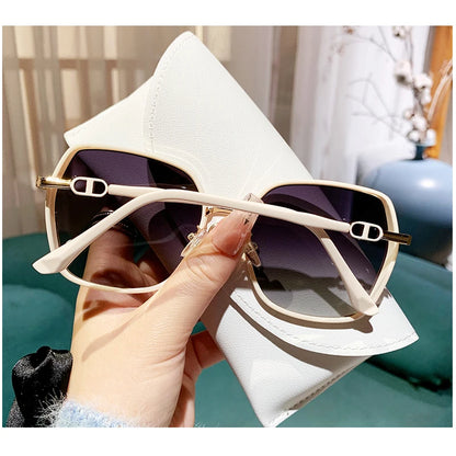 Women's Polarized Sunglasses – Oversized Retro Square Frames with UV400 Protection & Gradient Lenses, Stylish Fashion Eyewear