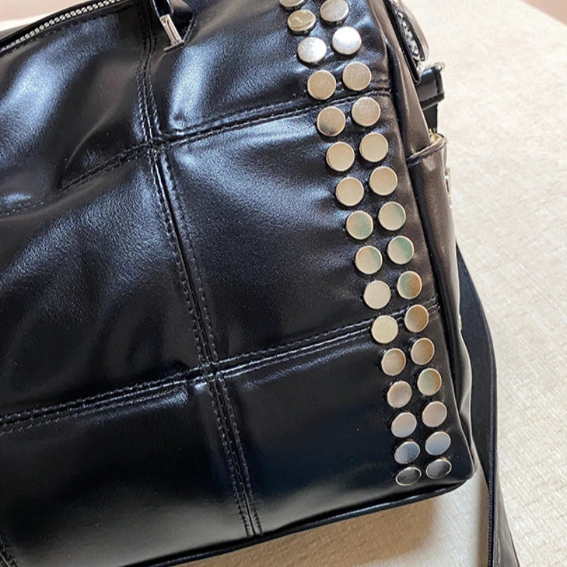 Women’s Retro Rivet Tote Bag – 2026 Fashion Motorcycle Handbag, Large Capacity PU Shoulder Bag with Detachable Strap, Vintage Style Purse for Daily Commuting, Travel & Casual Outfits