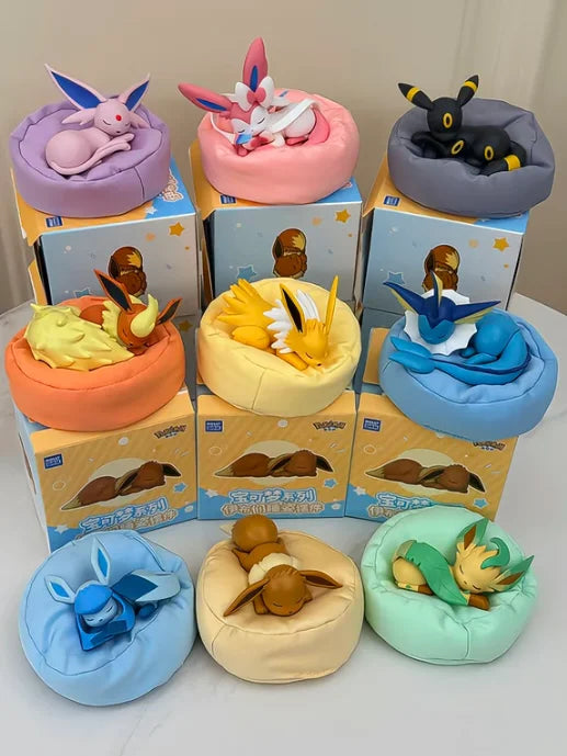 Pokémon Eevee Sleeping Pose Blind Box Figure – Cute Anime Collectible Lucky Charm Toy