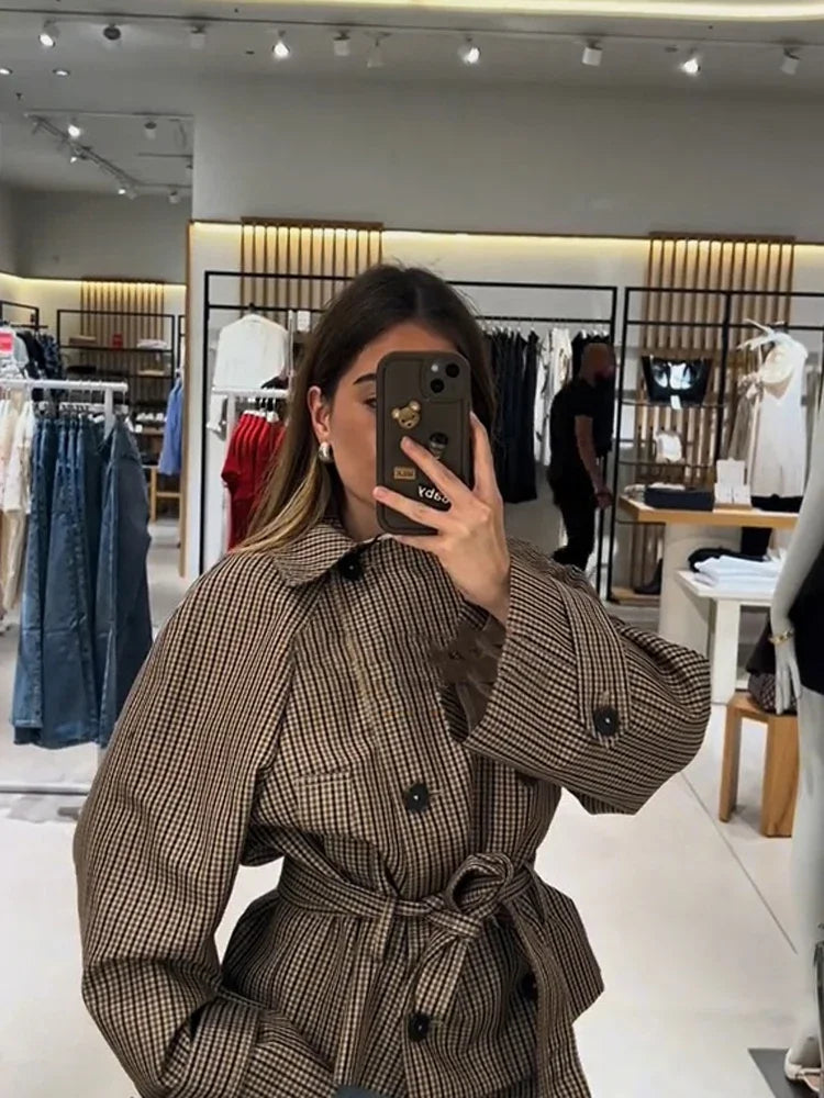 Women’s Plaid Cropped Trench Coat – Double-Breasted Short Jacket with Lapel Collar, Belted Waist & Long Sleeves, Autumn Outerwear