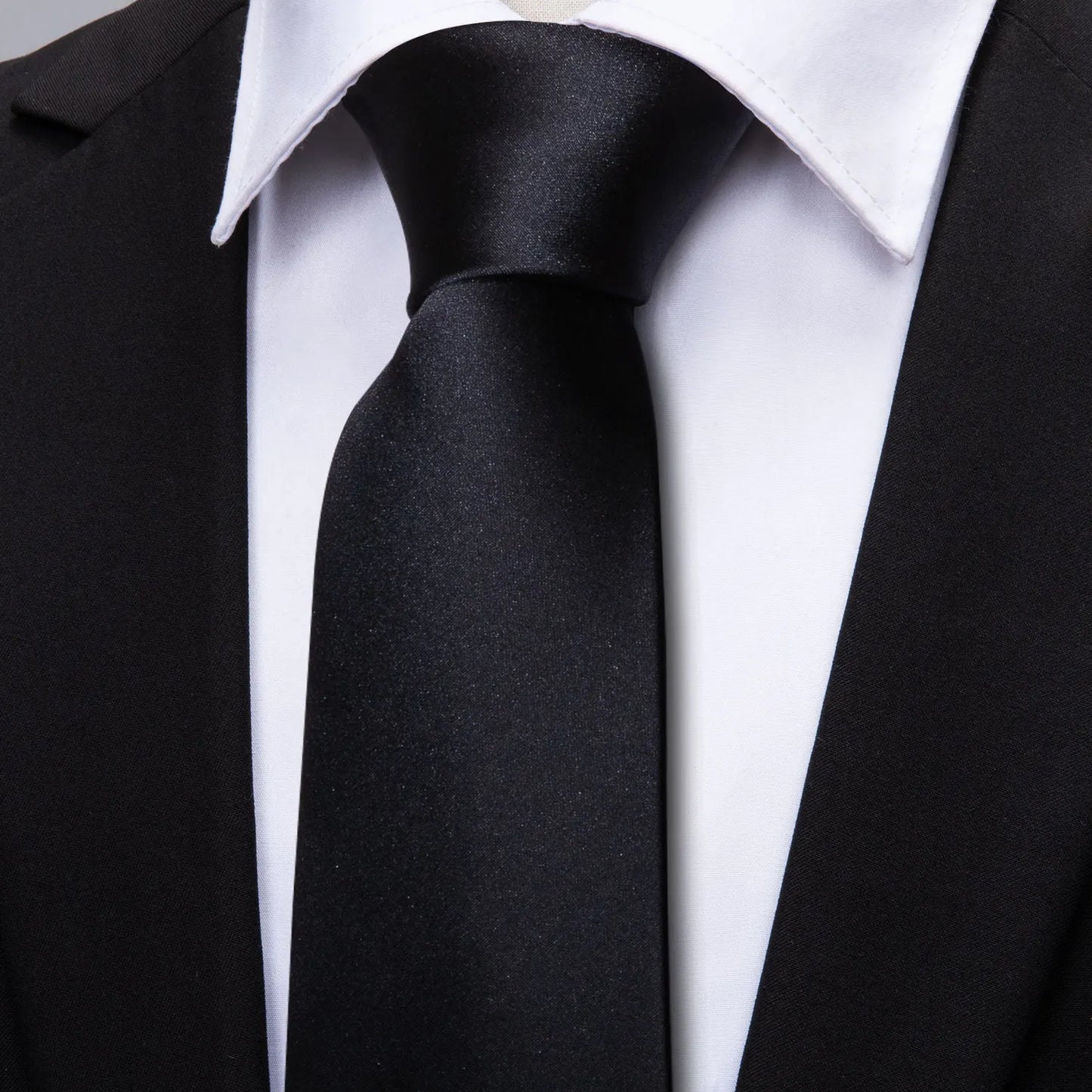 Set de corbata negra para hombre con pañuelo de bolsillo y gemelos. Corbata tejida para ocasiones formales de negocios o bodas.