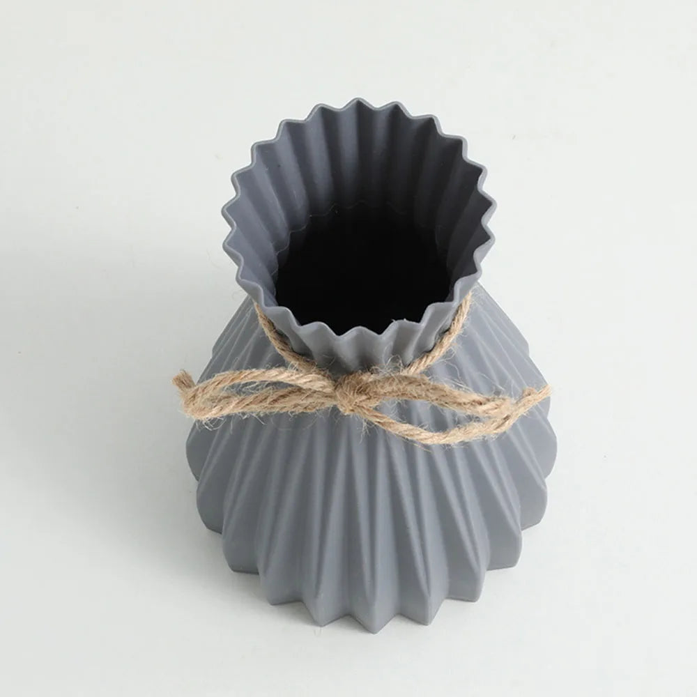 Creative Origami Style Plastic Flower Vase – Modern European Pleated Folding Decorative Vase for Fresh & Dried Flowers