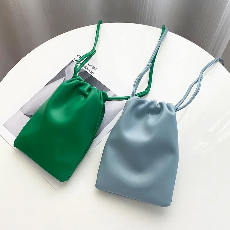 Sac à main en cuir PU pour femmes – Sac à bandoulière et bandoulière grande capacité avec rabat solide, pochette pour téléphone portable