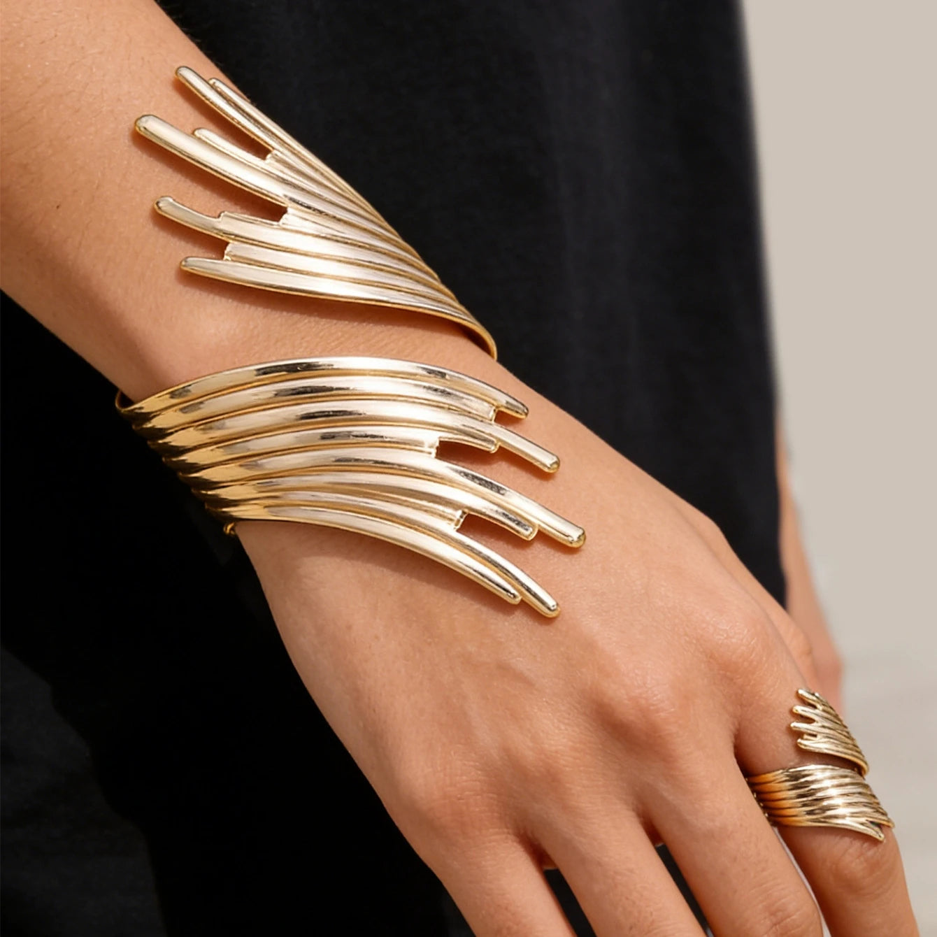 2Pcs Women’s Fashion Geometric Open Bracelet Ring Set Simple Design Trend Holiday Party Gift