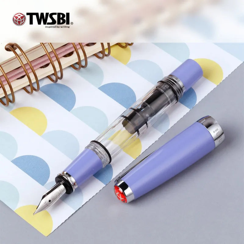 Set de pluma estilográfica TWSBI Diamond 580 Mini Lavanda Púrpura – Edición Limitada con caja de tinta de regalo, pluma de escritura premium para diario, caligrafía, negocios y colección de papelería