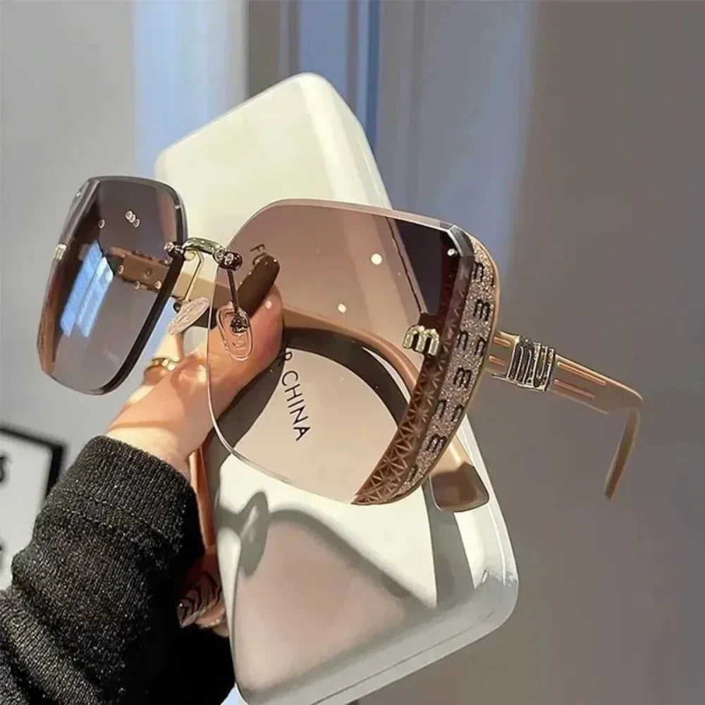 Oversized M Letter Square Sunglasses – Stylish Unisex Fashion Eyewear for Women & Men, Light Luxury Shades for Travel, Street & Party Wear