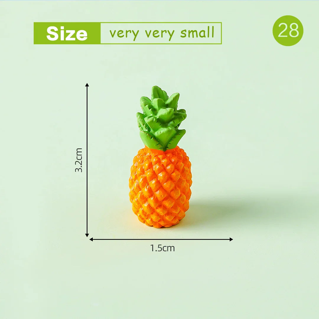 Lot de 10 mini figurines de fruits – Miniatures de fruit du dragon, noix de coco, melon d'eau, orange, pomme, banane et ananas pour la décoration de jardin miniature, les scènes de maison de poupée, les pots de plantes et les loisirs créatifs