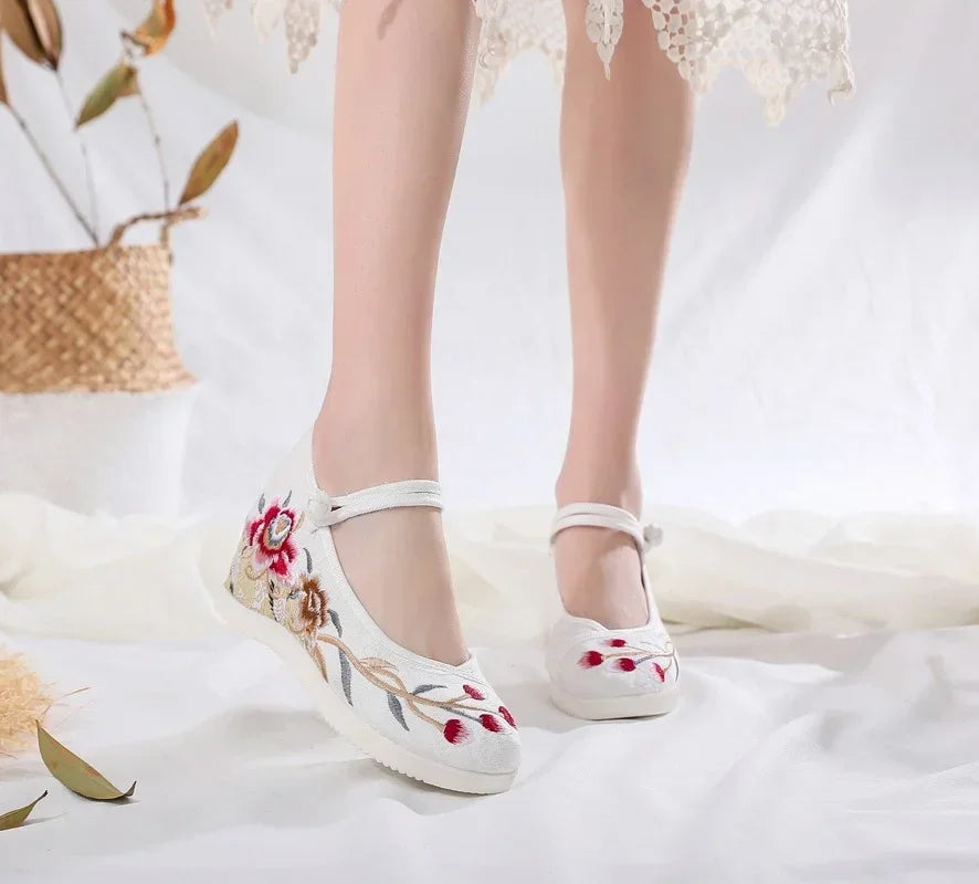 Zapatos de plataforma de lona bordados vintage para mujer – Zapatos casuales estilo étnico chino Hanfu, zapatillas sin cordones Harajuku de otoño