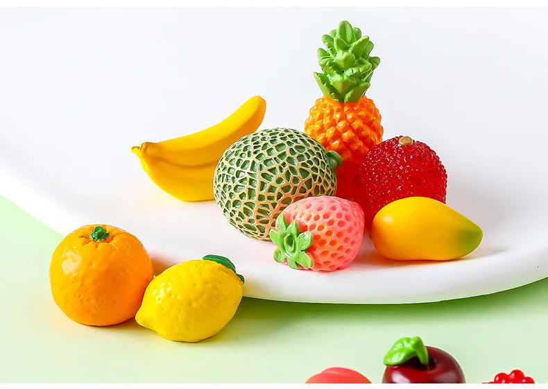 Lot de 10 mini figurines de fruits – Miniatures de fruit du dragon, noix de coco, melon d'eau, orange, pomme, banane et ananas pour la décoration de jardin miniature, les scènes de maison de poupée, les pots de plantes et les loisirs créatifs