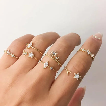 Juego de anillos bohemio dorado para mujer – Anillos apilables de cristal con diseño de amor, corazón, luna, flecha, flor y letra | Regalo de joyería bohemia para boda