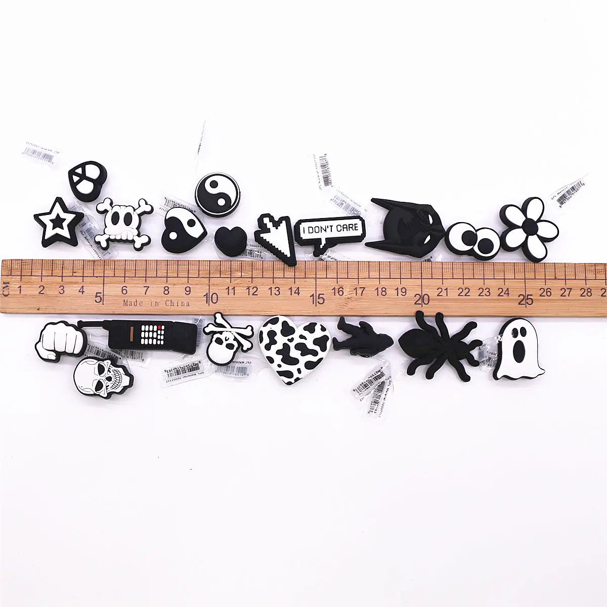 1PC Black & White PVC Shoe Charms – Skull, Ghost & Taichi Shoe Decorations, Shoe Buckle Accessories for Customization & Gifts