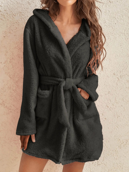 Bata de Felpa con Capucha para Mujer – Albornoz Liso Cálido y Acogedor con Cinturón para Uso Doméstico en Otoño e Invierno
