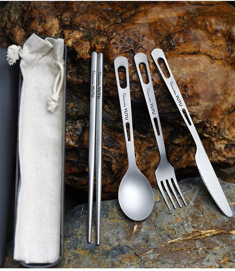 Juego de cubiertos de titanio puro – Juego portátil de cuchillo, tenedor, cuchara y palillos para acampar, hacer senderismo, comer al aire libre, pícnic y uso diario