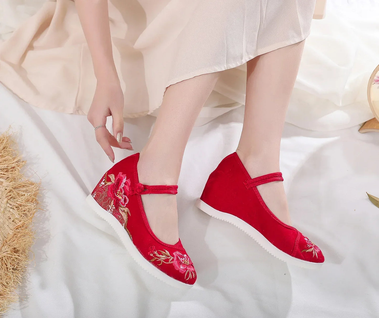 Zapatos de plataforma de lona bordados vintage para mujer – Zapatos casuales estilo étnico chino Hanfu, zapatillas sin cordones Harajuku de otoño