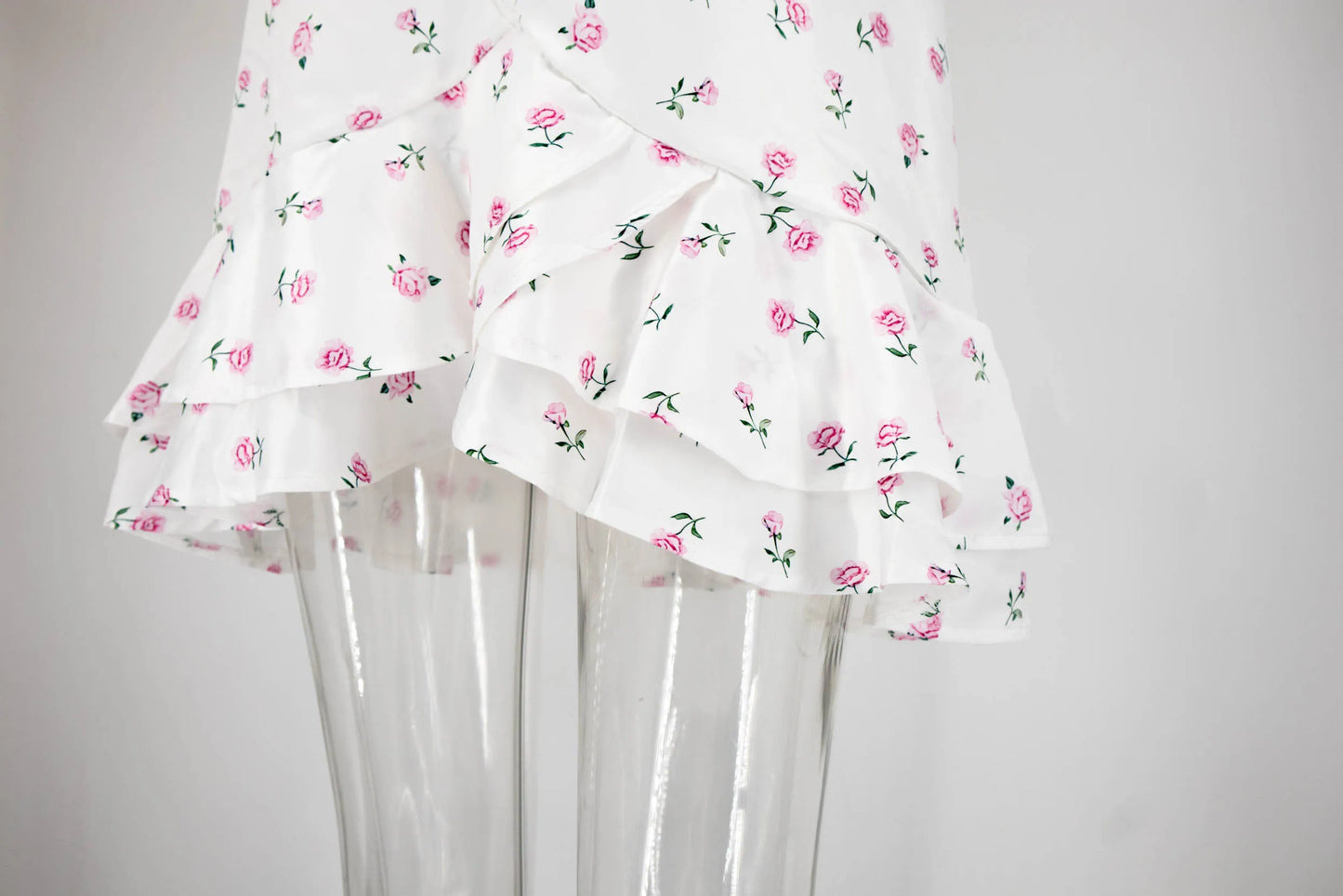Robe mini florale à volants printemps-été 2026 pour femme – Jupe courte plissée à col en V, tenue décontractée élégante et à la mode