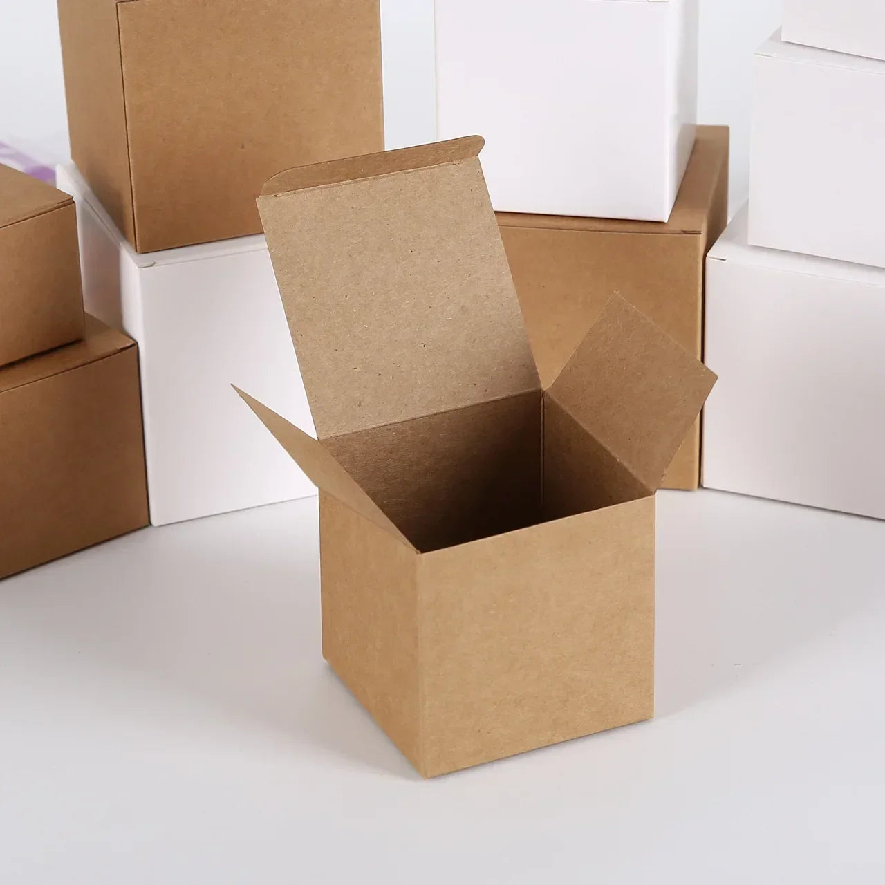 20/50PCS Cajas de Regalo Kraft – Cajas Plegables de Cartón Blancas y Negras para Recuerdos de Bodas, Caramelos y Empaques