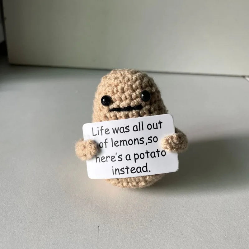 Poupée câlin pomme de terre à énergie positive – Mini ami de poche tricoté en laine, fait à la main, avec carte, cadeau de Noël amusant et décoration de chambre