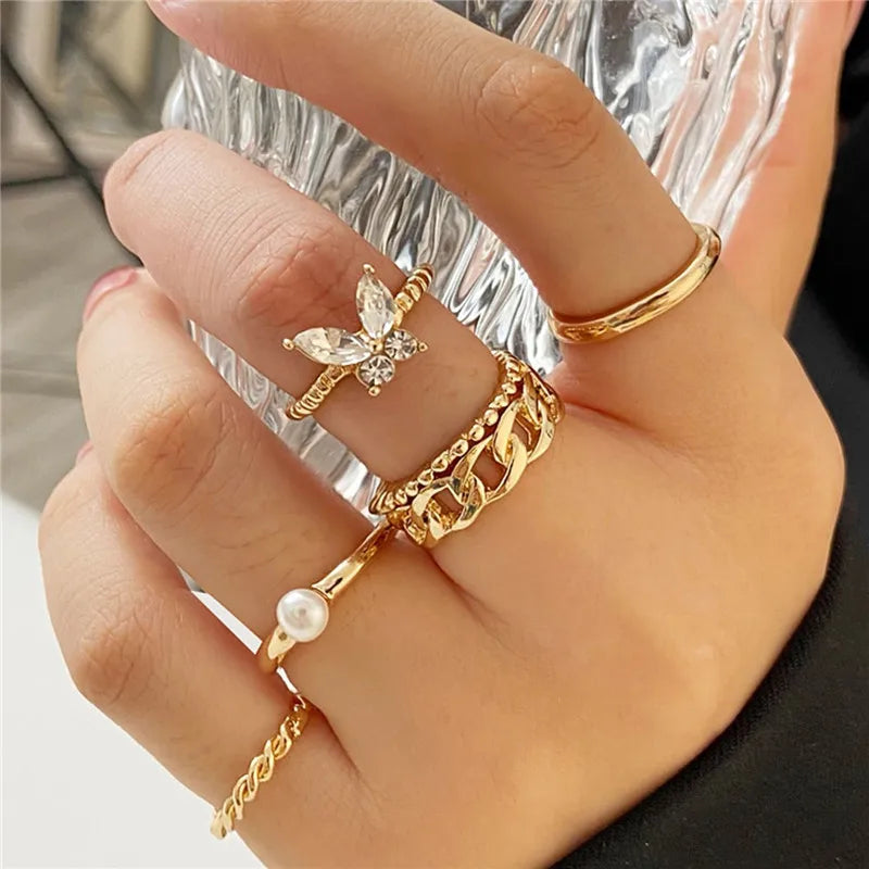 Juego de anillos bohemio dorado para mujer – Anillos apilables de cristal con diseño de amor, corazón, luna, flecha, flor y letra | Regalo de joyería bohemia para boda