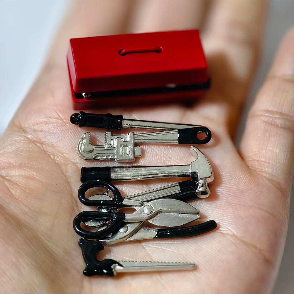 Miniature maison de poupée Kit d'outils – Clé, marteau, tournevis et pinces mini accessoires pour poupées Blythe, OB11, scènes de maison de poupée, loisirs créatifs et présentoirs de collection
