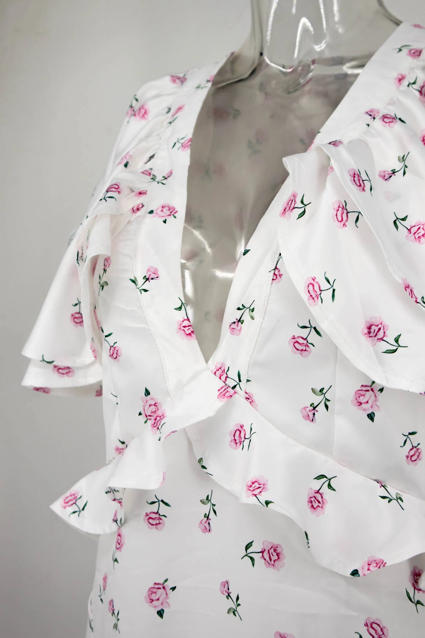 Robe mini florale à volants printemps-été 2026 pour femme – Jupe courte plissée à col en V, tenue décontractée élégante et à la mode