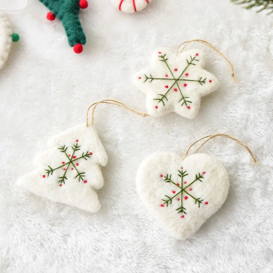 Cute Christmas Felt Snowflake Ornaments – Soft Pentagon & Heart-Shaped Hanging Pendants for Christmas Tree, Holiday Home & Party Decor