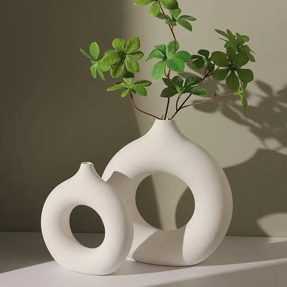 Nordic Donut-Shaped Decorative Vase – Modern Minimalist Plastic Flower Vase for Home & Table Décor
