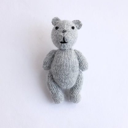 Accessoire Photo Ours en Peluche Tricoté Fait Main – Adorable Poupée Animal en Mohair au Crochet pour Séances Photo de Nouveaux-Nés & Stylisme Studio