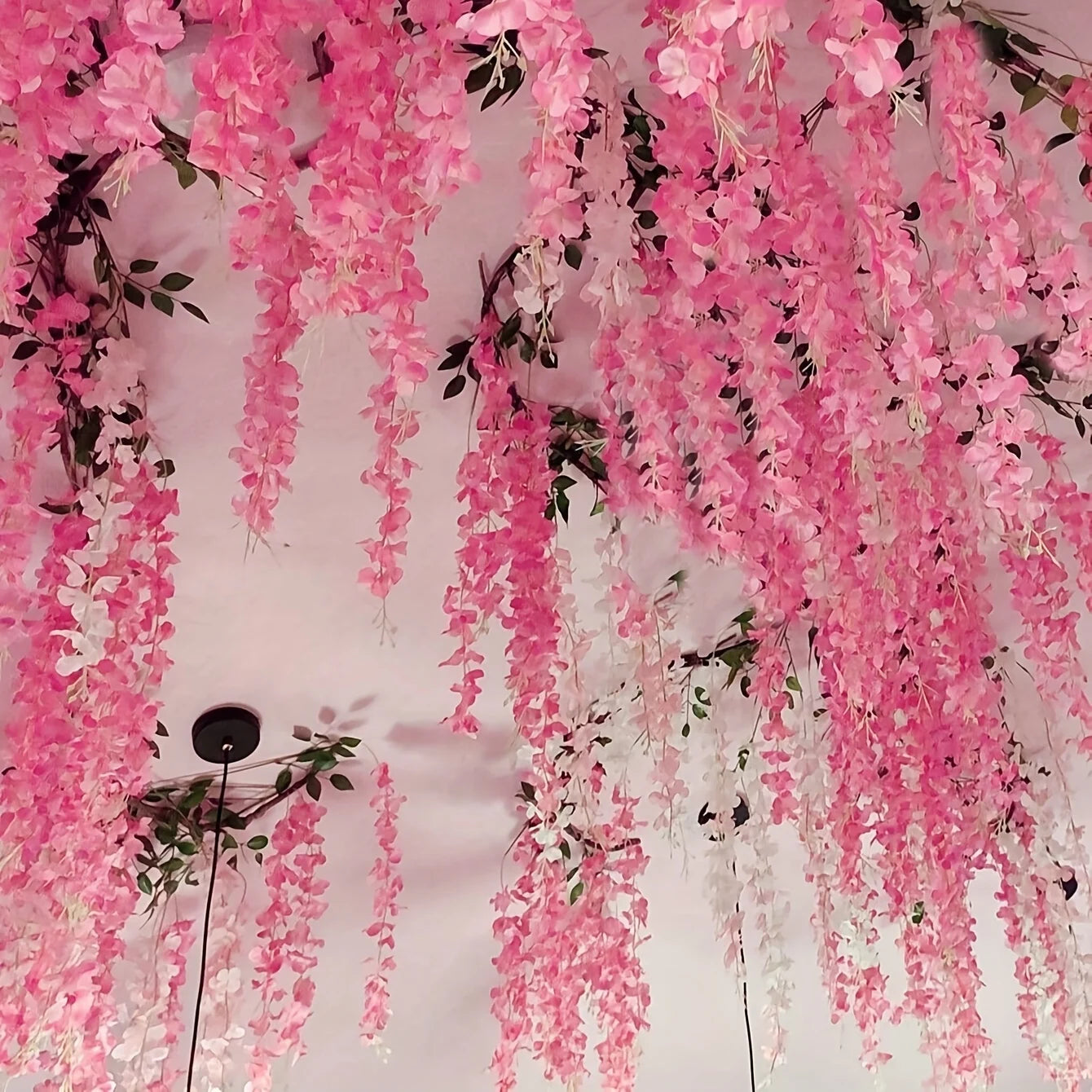 1 guirlande artificielle de lavande – Fleurs suspendues réalistes en plastique pour la décoration de mariage, la fête des mères, la décoration intérieure et l'aménagement de fêtes