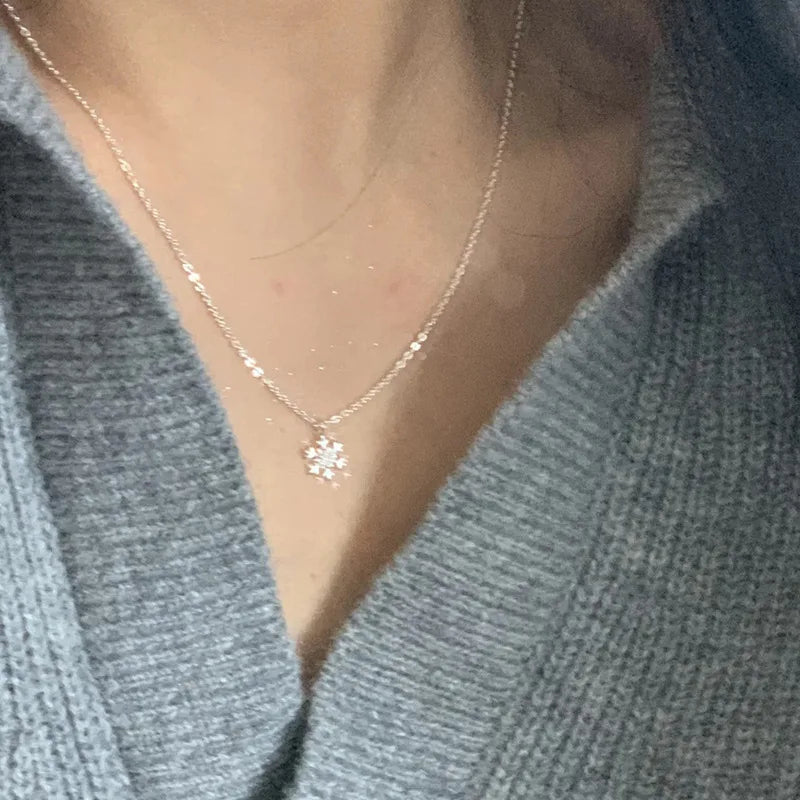 925 Sterling Silver Snowflake Pendant Necklace for Women – Delicate Collarbone Chain Fashion Jewelry, Elegant Gift for Girlfriend