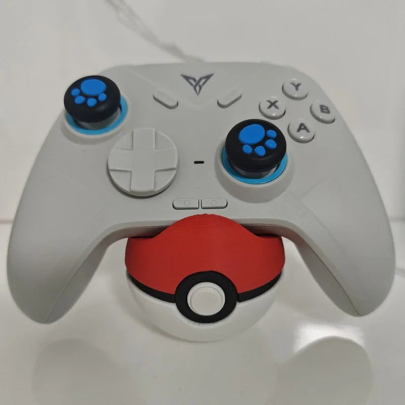 Pokémon Poké Ball Controller Stand – Universal Gamepad Bracket for PS5 / Xbox / Switch Pro Display Rack