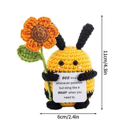 Poupée à énergie positive tissée à la main – Figurine en crochet de légumes et d'animaux avec carte de câlins, cadeau de festival fait à la main et artisanat de décoration intérieure créatif