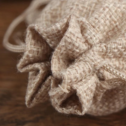50 SACS CADEAUX en toile de jute avec cordon de serrage – Sacs à dragées en jute pour mariages, bonbons, bijoux et emballages DIY