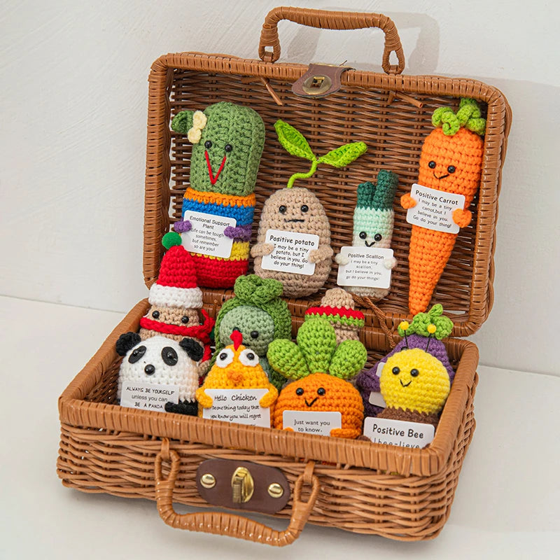 Poupée à énergie positive tissée à la main – Figurine en crochet de légumes et d'animaux avec carte de câlins, cadeau de festival fait à la main et artisanat de décoration intérieure créatif