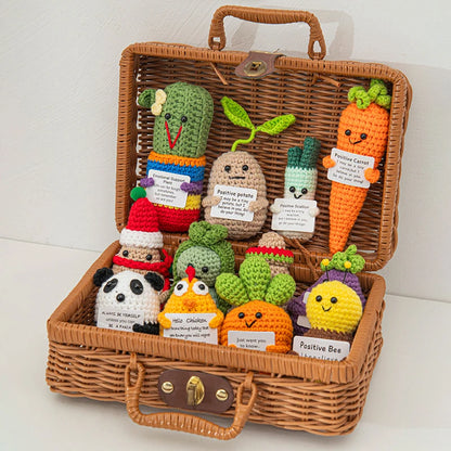 Poupée à énergie positive tissée à la main – Figurine en crochet de légumes et d'animaux avec carte de câlins, cadeau de festival fait à la main et artisanat de décoration intérieure créatif