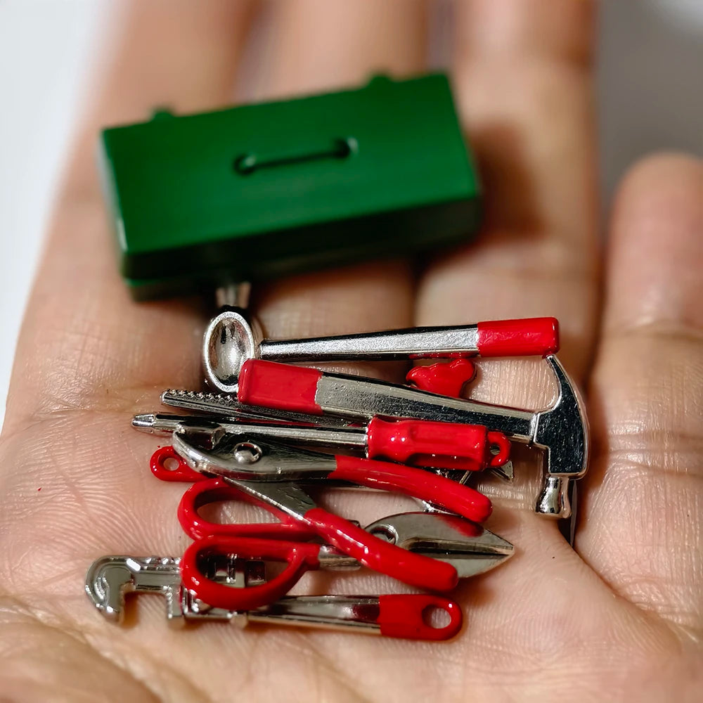 Miniature maison de poupée Kit d'outils – Clé, marteau, tournevis et pinces mini accessoires pour poupées Blythe, OB11, scènes de maison de poupée, loisirs créatifs et présentoirs de collection