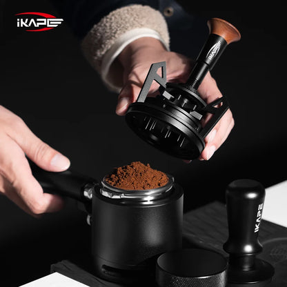IKAPE V3 Herramienta WDT para Espresso – Agitador de café giratorio con embudo dosificador y soporte, Herramienta de distribución de espresso para baristas, Posos de café y accesorios para cafetería casera