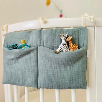 Organizador Colgante para Cuna de Bebé – Cesta de Almacenamiento para Mesita de Noche con 2 Bolsillos para Pañales, Juguetes, Ropa y Artículos Esenciales para Bebés