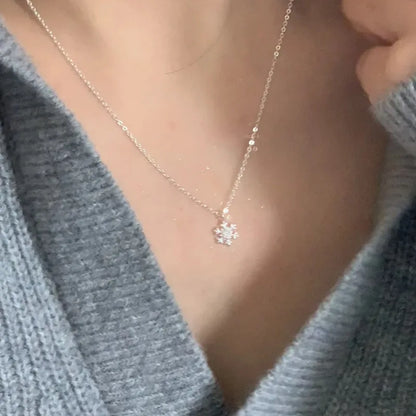 925 Sterling Silver Snowflake Pendant Necklace for Women – Delicate Collarbone Chain Fashion Jewelry, Elegant Gift for Girlfriend