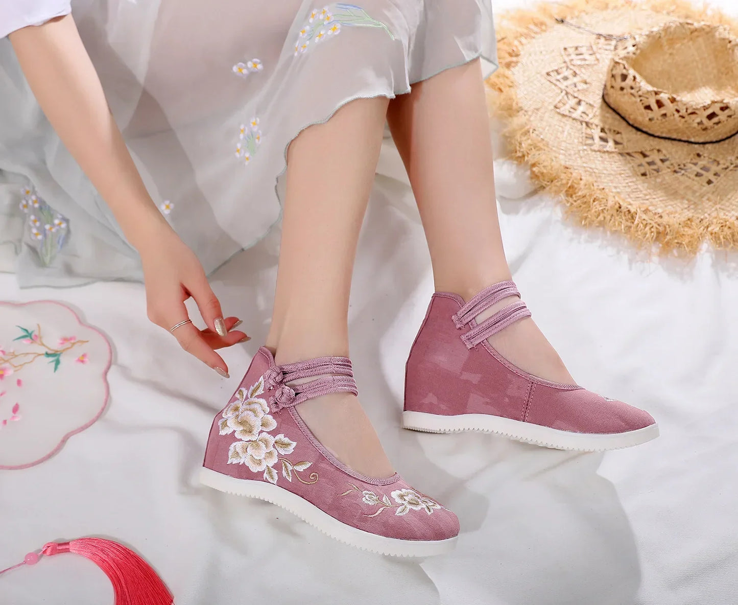 Zapatos de plataforma de lona bordados vintage para mujer – Zapatos casuales estilo étnico chino Hanfu, zapatillas sin cordones Harajuku de otoño
