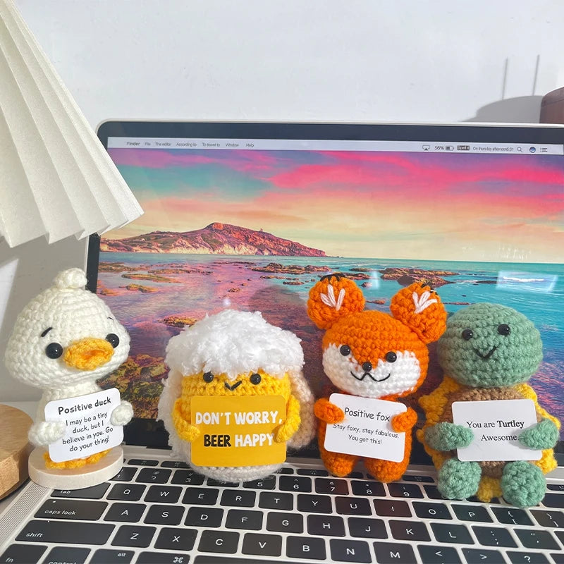 Poupée Pomme de Terre Énergétique Positive au Crochet – Figurine Mignonne en Tricot à Serrer, Artisanat Animalier Kawaii Fait Main au Crochet & Cadeau de Noël