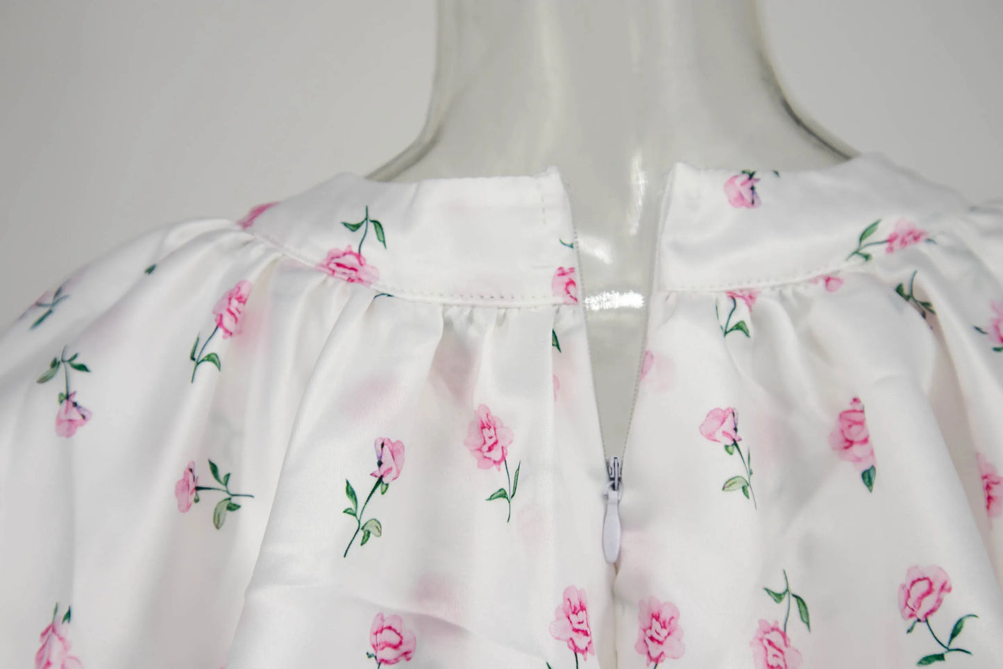 Robe mini florale à volants printemps-été 2026 pour femme – Jupe courte plissée à col en V, tenue décontractée élégante et à la mode